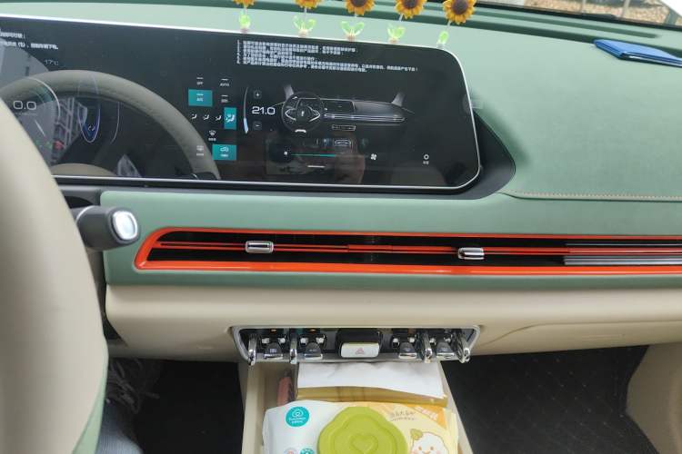 Used ORA Good Cat 2023 401 km Standard Range Premium Version Lithium Iron Phosphate Audio And AC Panel