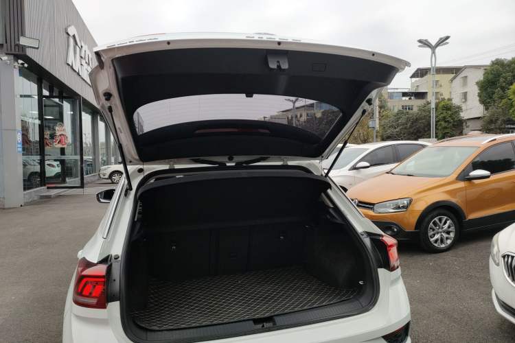 Used Volkswagen T-ROC 2022 280TSI DSG Two-Wheel Drive Comfort PLUS