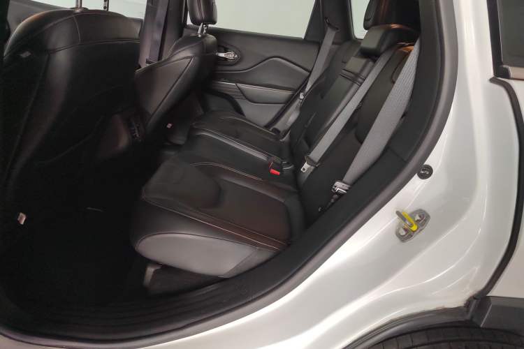 Used Jeep Cherokee 2016 2.0L Superior Edition
