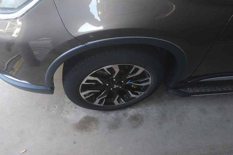 Used Mitsubishi Outlander 2019 2.4L 4x4 Zhi Xiang Edition 7 Seats China V Emission Standard