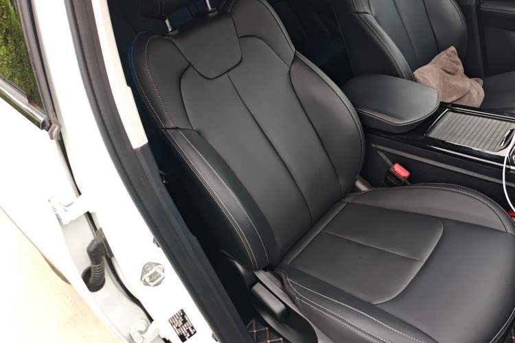 Used NETA U 2023 NETA U-Ⅱ Challenge Edition 400 U Show – Lithium Iron Phosphate Right Front Seat