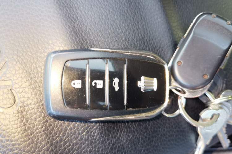 Used Toyota Crown 2015 2.0T Fashion Edition
