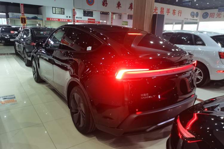 Used Tesla Model Y 2026 Rear-Drive Model
