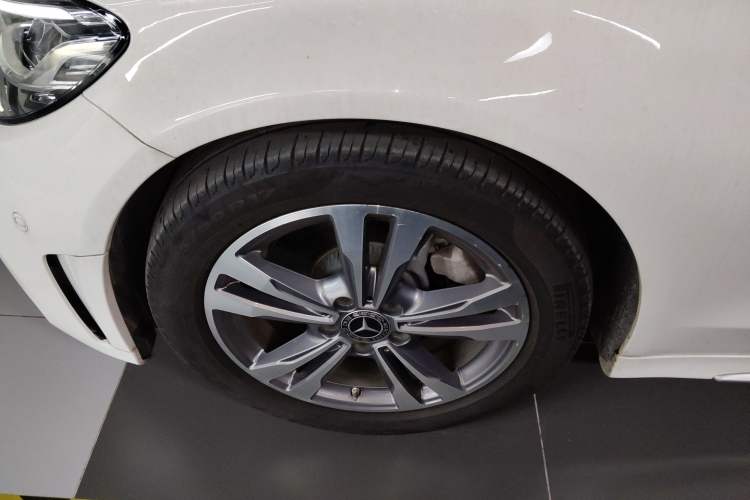 Used Mercedes-Benz C-Class 2021 C 200 L Fashion Edition Sport Version Left Front Wheel Hub