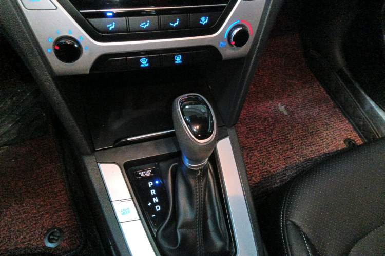 Used Hyundai Elantra (6th Generation / Lingdong) 2016 1.6L Automatic ZhiXuan – Elite Version Gear Lever