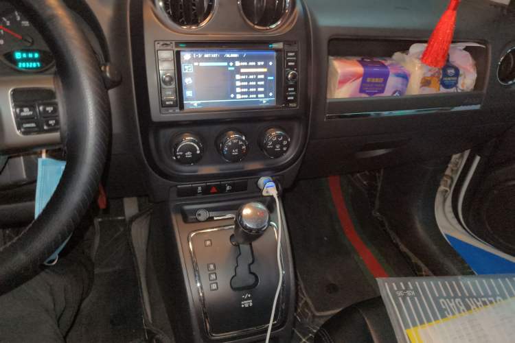 Used Jeep Compass 2013 2.4L four-wheel-drive sport version