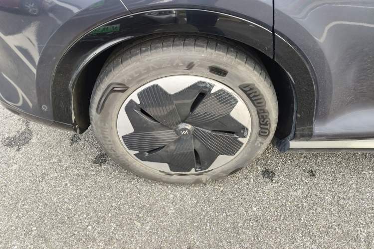 Used IM LS7 2023 90 kWh Elite Rear-Drive Version
