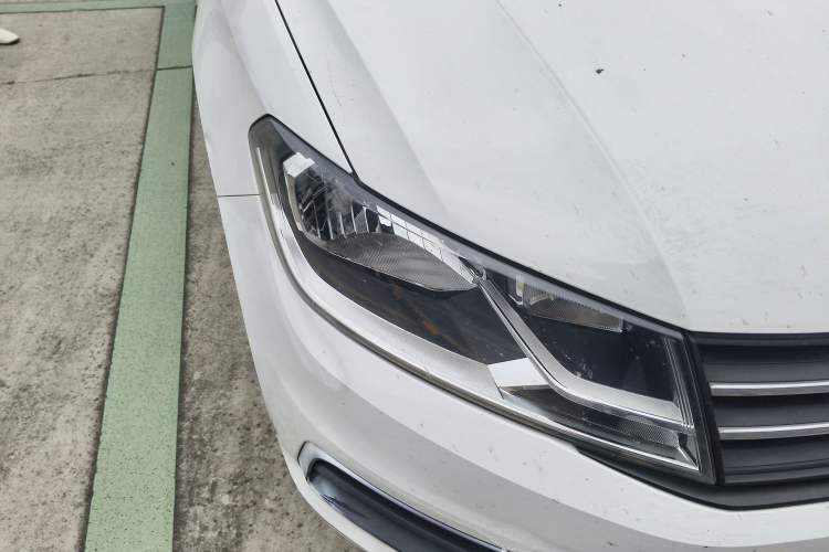 Used Volkswagen Santana 2016 1.6L Automatic Fashion Edition Right Front Headlight