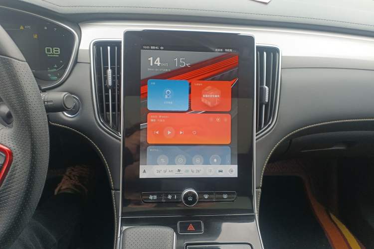 Used Roewe i6 MAX 2020 300TGI Automatic Supreme Edition with Cool Sunroof and Advanced Driving Features Audio And AC Panel