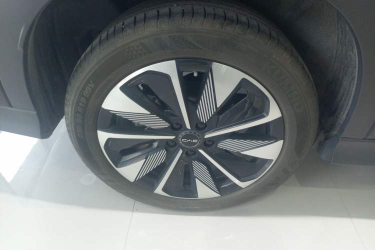 Used BYD Song PLUS New Energy 2025 DM-i 112KM Prestige Model Right Rear Wheel Hub