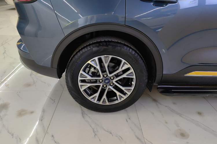 Used Ford Escape 2020 EcoBoost 245 Two-Wheel-Drive Titanium Edition
