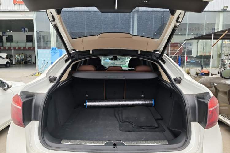 Used BMW X6 2015 xDrive28i Trunk