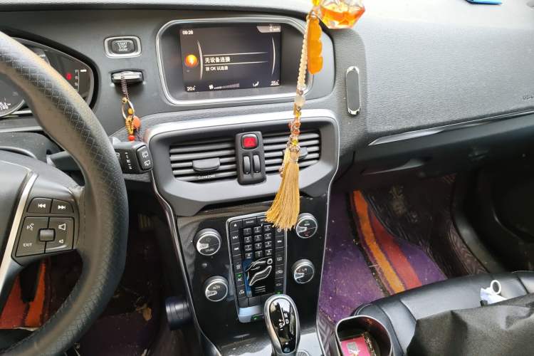 Used Volvo V40 2018 T3 Zhiyi Edition Audio And AC Panel