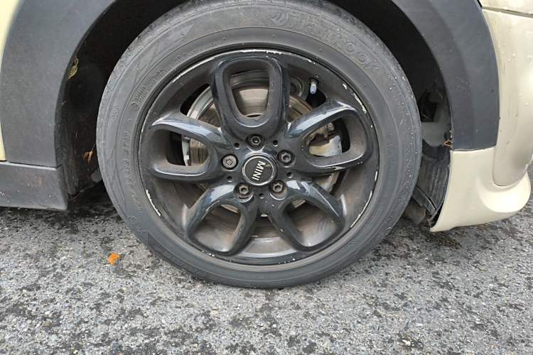 Used MINI 2018 1.5T ONE Right Front Wheel Hub