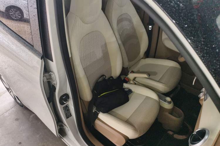 Used Wuling Hongguang MINIEV 2025 Four-Door Version Advanced Edition Right Front Seat