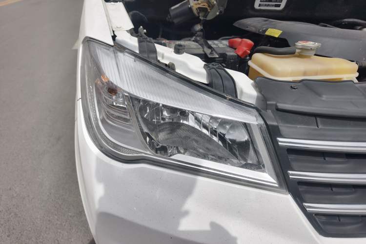 Used Dongfeng Fengon 330 2019 1.5L Manual Utility Grade I China VI Right Front Headlight