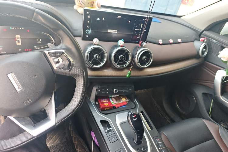 Used Wey VV5 2020 1.5T Two-Wheel Drive Smart Pioneer Audio And AC Panel