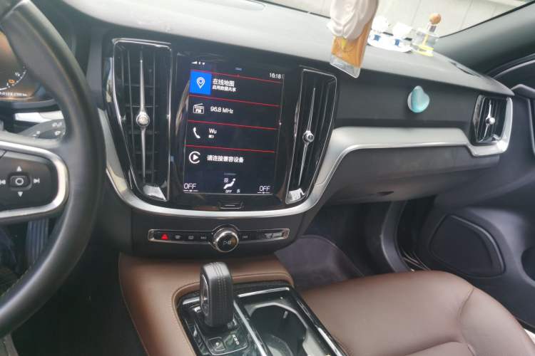 Used Volvo S60 New Energy 2021 T8 E-Drive Hybrid Four-Wheel Drive Smart Luxury Edition Audio And AC Panel