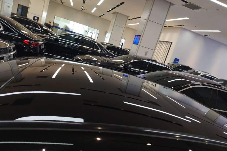 Used Mercedes-Benz C-Class 2025-Year Facelift C 260 L Roof