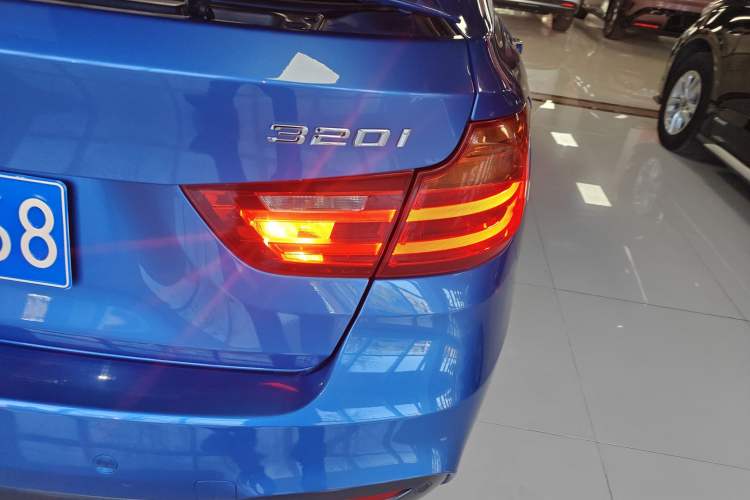 Used BMW 3 Series GT 2014 320i Design Package Model Right Rear Taillight