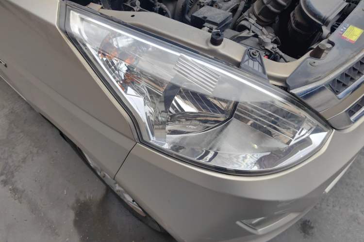 Used Wuling Rongguang V 2016 1.5L Standard Version Right Front Headlight