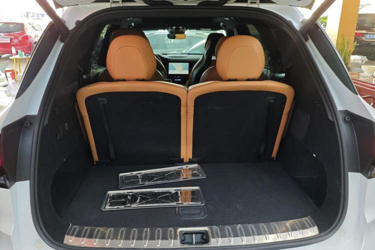 Used Lynk & Co 09 2021 2.0T Halo Six-Seater