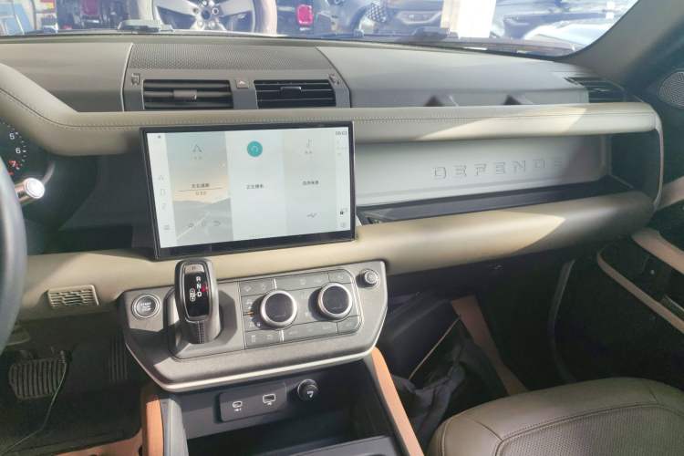 Used Land Rover Defender 2022 110 P400 Dark Edition
