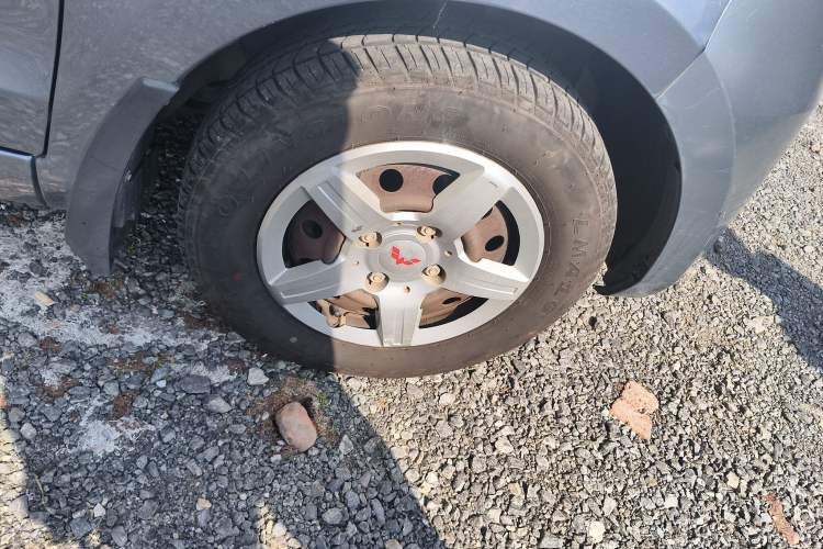 Used Wuling Hongguang 2014 1.5L Base Version Right Front Wheel Hub