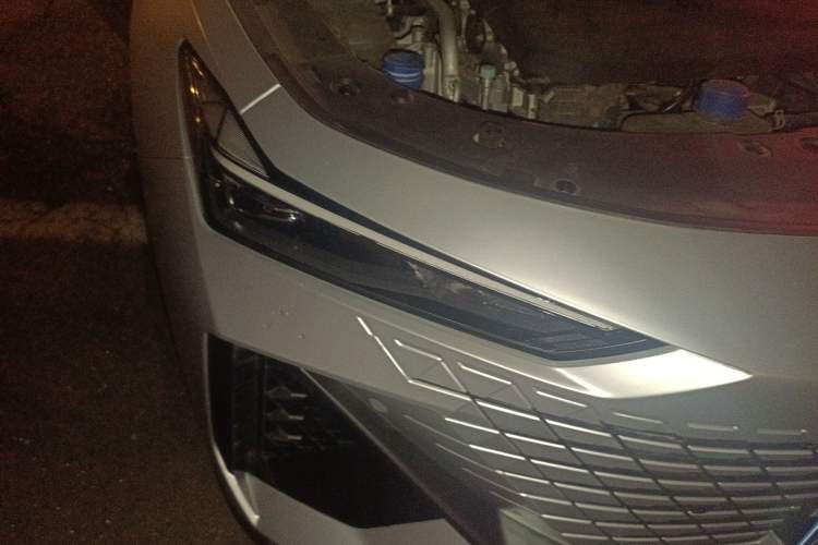 Used CHANGAN UNI-V 2022 1.5T Prestige Version Right Front Headlight