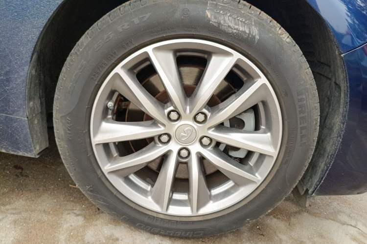 Used Infiniti Q50L 2018 2.0T Comfort Edition China V Standard Right Front Wheel Hub