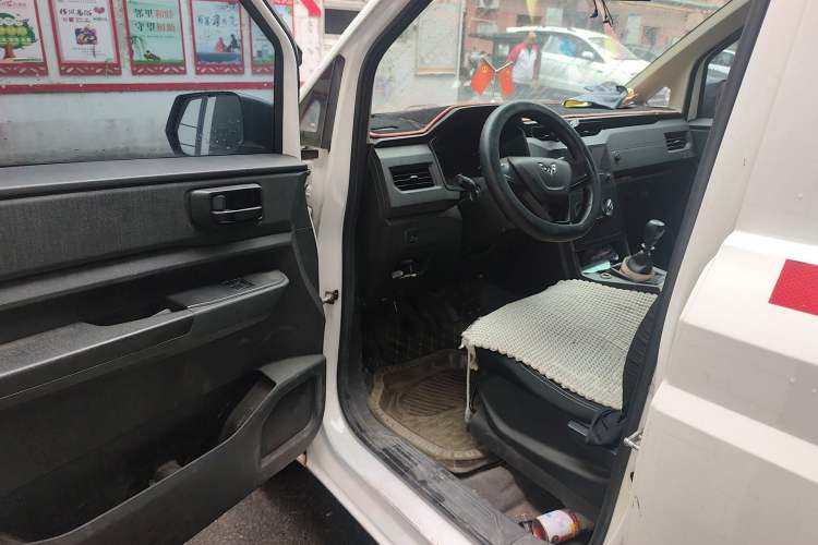 Used Wuling Hongguang PLUS 2019 1.5T Manual Wealthy Version 2 Seats Driver Seat