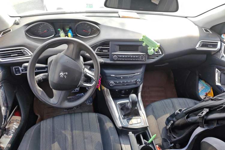Used Peugeot 308S 2015 1.2T Automatic Shangchi Edition Center Console