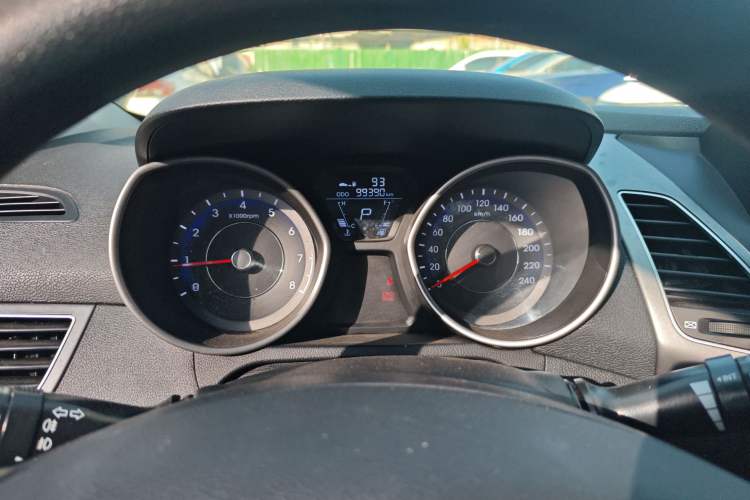 Used Hyundai Elantra (5th Generation / Langdong) 2015 1.6L Automatic Fashion Model