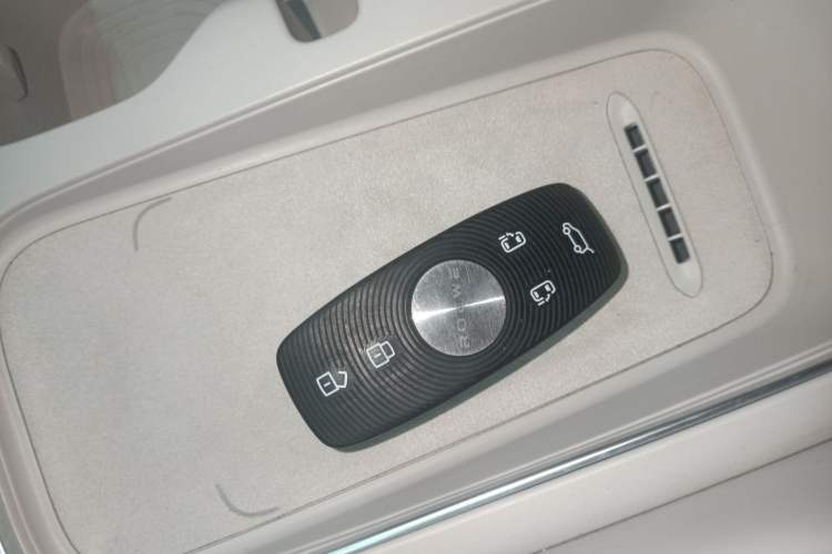 Used Roewe iMAX8 New Energy 2025 1.5T DMH Lu Zun Deluxe Edition Interior 1