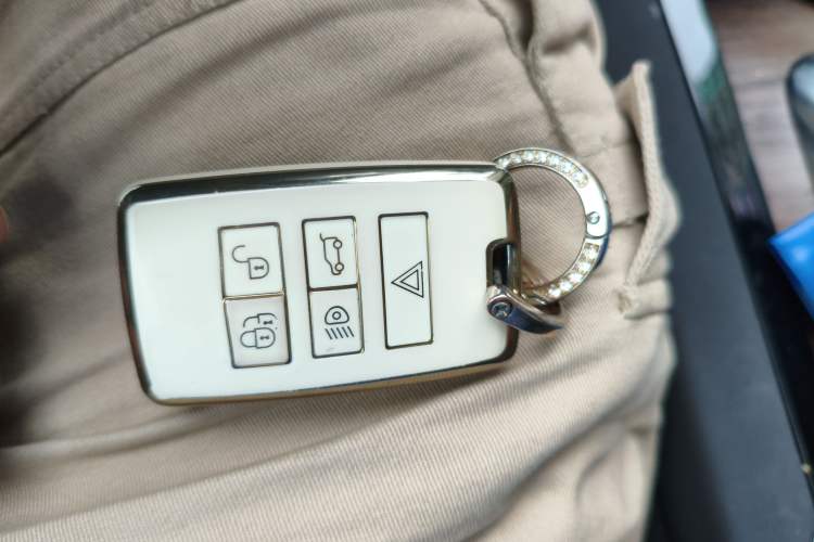 Used Land Rover Discovery Sport 2020 249 PS R-Dynamic Performance Tech Edition 7 Seats Vehicle Key