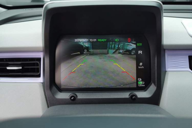 Used Chery QQ Ice Cream 2022 170km Sundae Phosphate Lithium-Ion