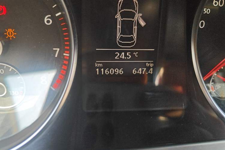 Used Volkswagen FAW-Volkswagen CC 2013 1.8TSI Prestige Model Odometer Close Up