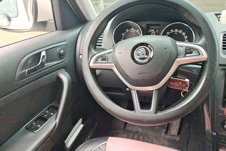 Used Skoda Yeti 2017 TSI280 DSG Car Enjoy Brothers Edition Steering Wheel