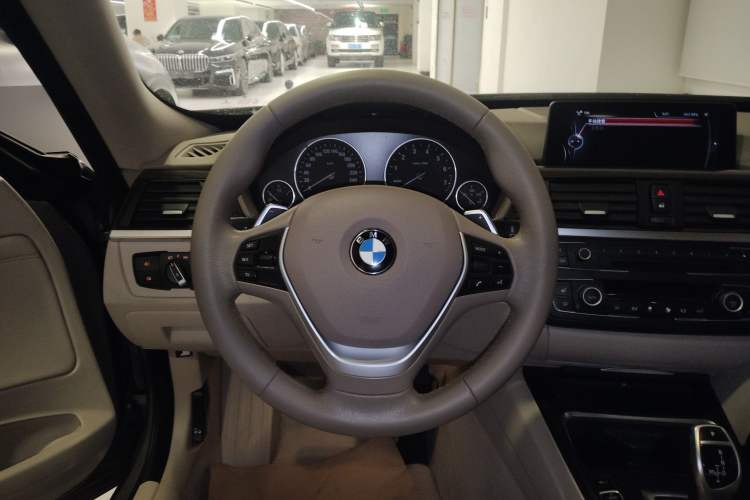 Used BMW 3 Series GT 2013 328i Sport Design Package Steering Wheel