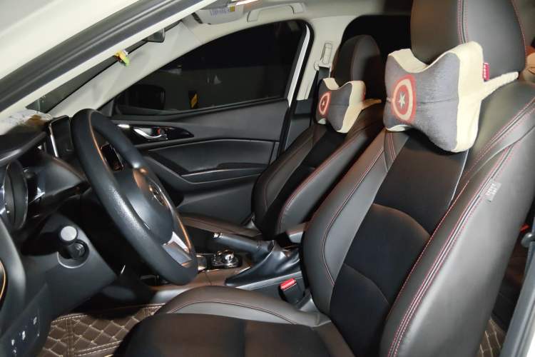 Used Mazda 3 Axela 2016 Sedan 1.5L Automatic Luxury Model
