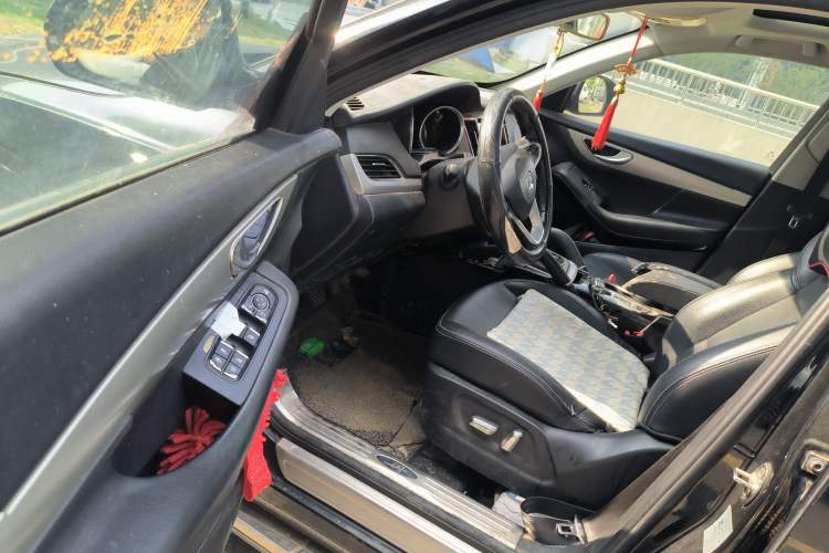 Used Zotye SR7 2016 1.5T CVT Cube Heart Edition China V Standard