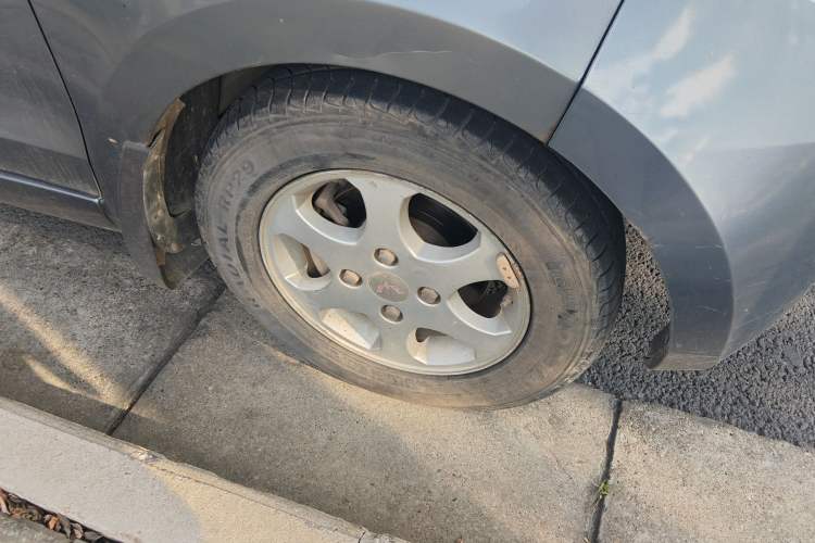 Used Wuling Hongguang 2010 1.4L Comfort Version Right Front Wheel Hub