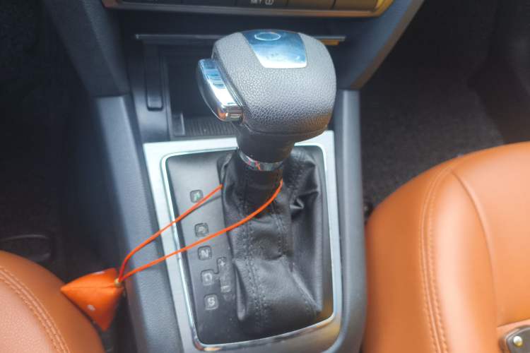 Used Skoda Octavia 2013 1.6L Automatic Yijie Edition Gear Lever