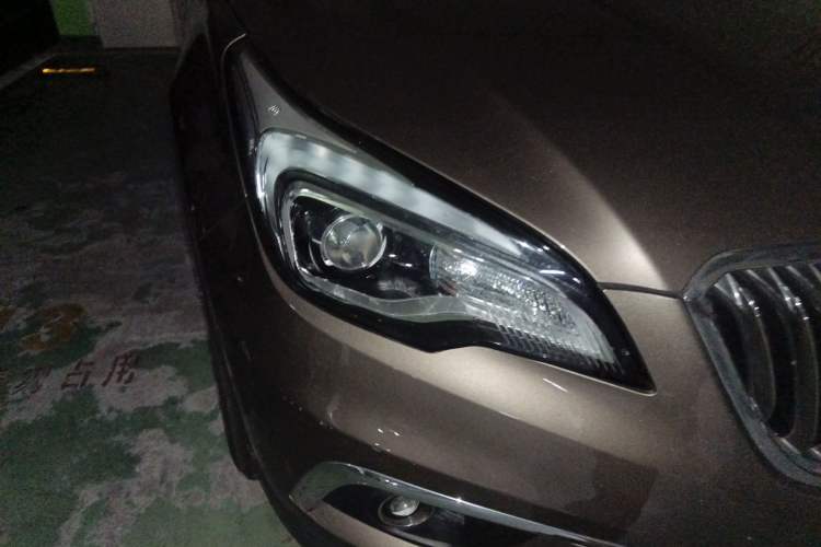 Used Buick Envision 2015 20T Two-Wheel-Drive Elite Model Right Front Headlight