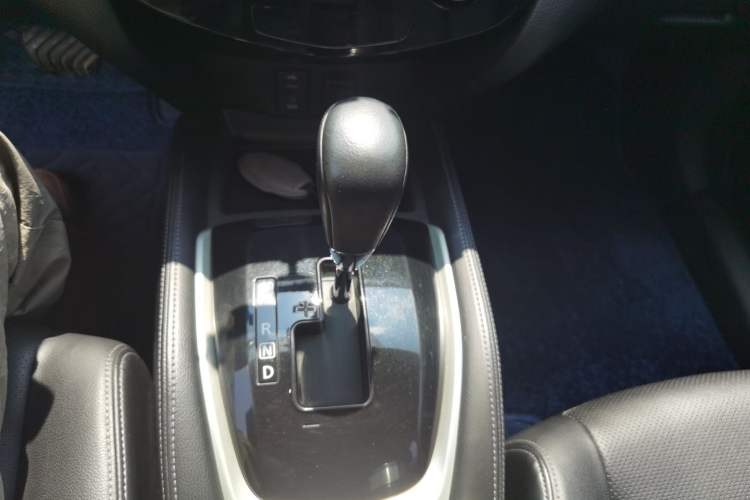 Used Nissan X-Trail 2014 2.5L CVT Ultimate Edition 4WD Gear Lever