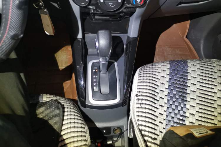 Used Ford EcoSport 2017 1.5L Automatic Trend Model Gear Lever