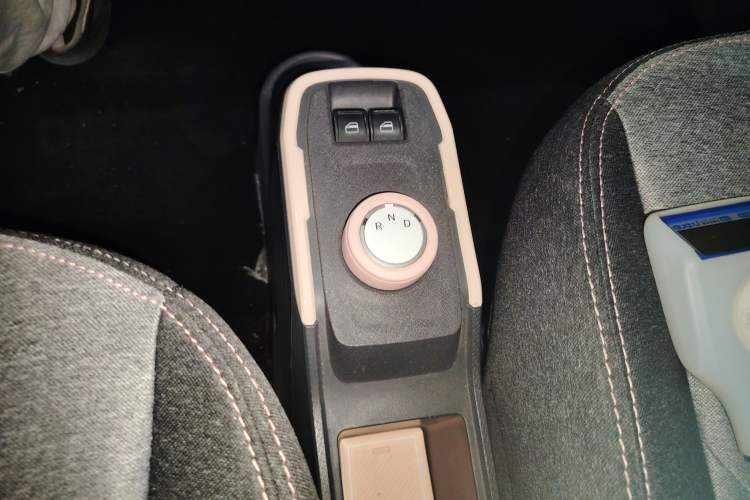 Used Chery QQ Ice Cream 2022 170km Sundae Phosphate Lithium-Ion