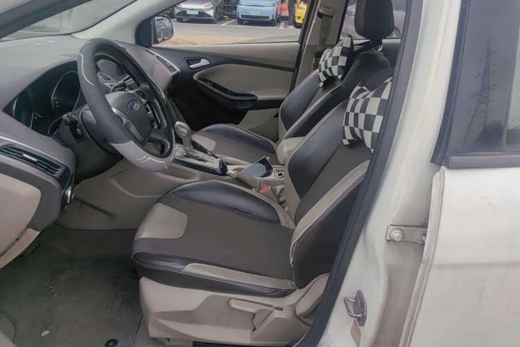 Used Ford Focus 2012 Sedan 1.6L Automatic Fashion Edition