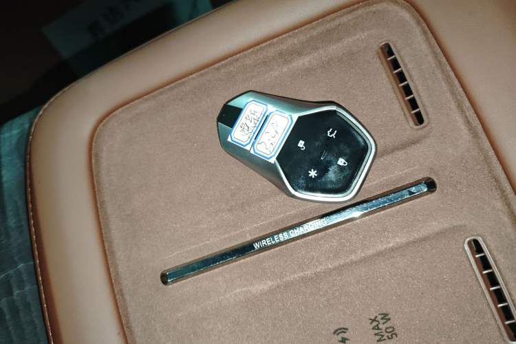 Used Hyptec HL 2025 700 Ultra Six-Seater All-Wheel-Drive LiDAR Version
