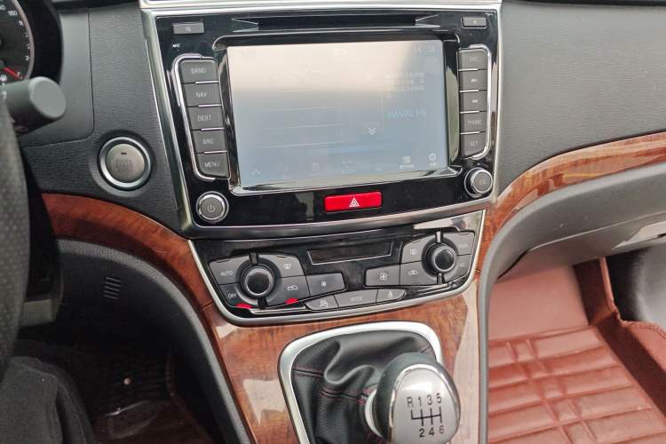 Used Haval H6 2015 Revised Version Sport Edition 1.5T Manual Transmission Two-Wheel Drive Elite Grade
